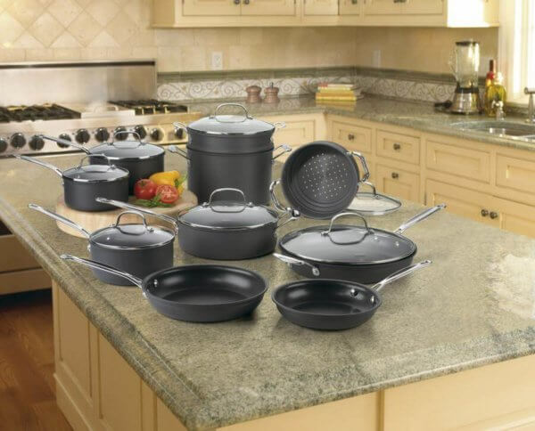 Chef's Classic™ Non-Stick Hard Anodized 17 Piece Set