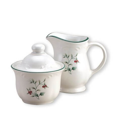 Pfaltzgraff Winterberry Sugar and Creamer Set